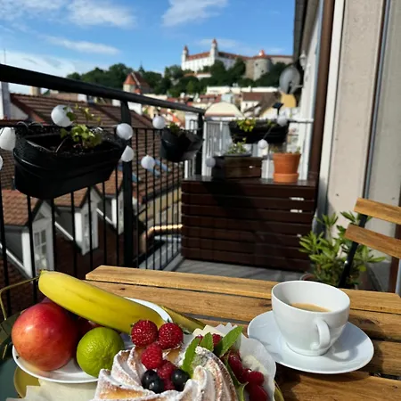 Bastova, Stela & Mia * ברטיסלאבה
