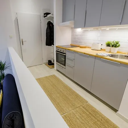 Bastova, Stela & Mia ברטיסלאבה