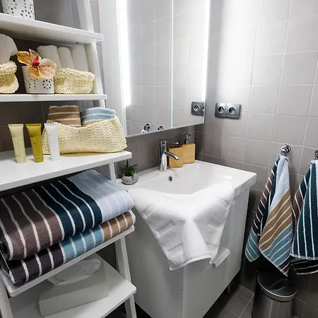 Bastova, Stela & Mia דירה *