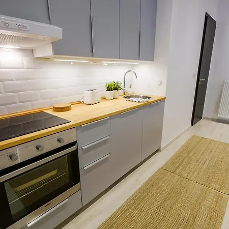 Bastova, Stela & Mia ברטיסלאבה