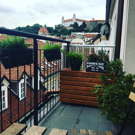 Bastova, Stela & Mia * ברטיסלאבה