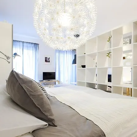 Bastova, Stela & Mia * ברטיסלאבה